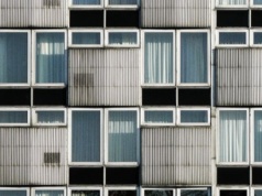 Krakowskie hotele PRL. Hotelówka, kontrwywiad i życie pod obserwacją w pokojach, korytarzach i barach miasta