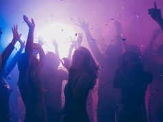 Londyński klub zorganizował imprezę tylko dla wysokich. Wstęp od 183 cm wzrostu wywołał burzę w sieci