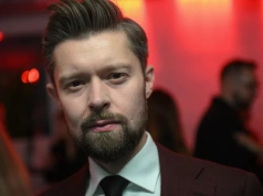 Ujawniono zarobki polskich pisarzy. Lider zarabia krocie