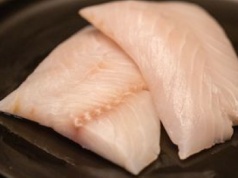 To wyjątkowo pyszna i zdrowa ryba bez małych ości, a mało znana. Zachwycają się nią szefowie kuchni na całym świecie