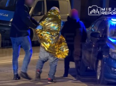 Śmiertelny atak nożownika na Pradze. Jedna osoba nie żyje, druga jest w szpitalu, a sprawca uciekł