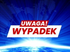 Groźne dachowanie na autostradzie A1. Jedna osoba ranna