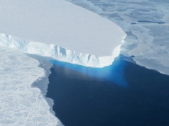 Naukowcy zajrzeli do wnętrza „lodowca zagłady”. Jak zatrzymać rozpad giganta?