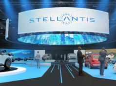 Stellantis właśnie otrzymał rachunek za elektryczne marzenia. Wynosi ponad 22 mld euro!