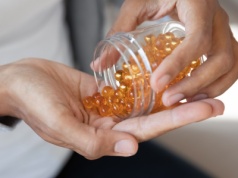 Zima nasila niedobory. Sprawdź, ile witaminy D prawidłowo przyjmować