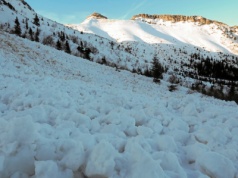Lawina porwała dwóch turystów w Tatrach. Policja wydała komunikat