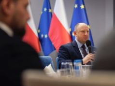 Wojewoda Klęczar: 35 milionów złotych pozwoli zaspokoić w 100% zapotrzebowanie zgłoszone przez marszałka  Smółkę na 75 linii autobusowych