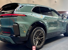 Widziałem nowe Porsche Cayenne Electric Turbo. Ma osiągi superauta, zakrzywiony ekran i płetwy