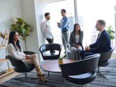 AI zabiera pierwsze szczeble kariery. Młodzi pracownicy stają się niepotrzebni