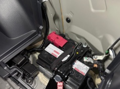 Ta drobna rzecz rozładowuje akumulator w nocy. To dlatego pada akumulator w samochodzie