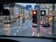 Widzisz literę "A" na światłach? Możesz utknąć dłużej na czerwonym