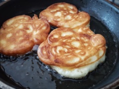 Ten błąd popełnia prawie każdy. Przez niego racuchy piją tłuszcz