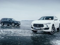 Jazda autem po zamarzniętym jeziorze. Czy to w ogóle legalne? I co z bezpieczeństwem?