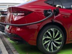 Polacy nie chcą kupować używanych aut elektrycznych. Wskazali dwa powody