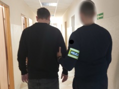 Pijany i bez uprawnień nie zatrzymał się do kontroli i łamał przepisy ruchu drogowego.  Kierowca odpowie za 2 przestępstwa i 6 wykroczeń