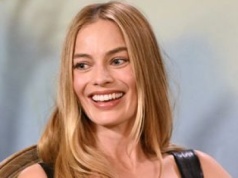 Zdefiniowała "małą czarną" na nowo. Robbie zachwyca w Londynie