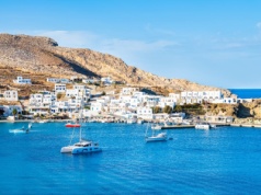 Ta wyspa wygrywa z Santorini. Plaże jak z folderu reklamowego, a turystów jak na lekarstwo