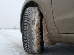 Nie ma koła zapasowego? Ten błąd po przebiciu opony kosztuje najwięcej