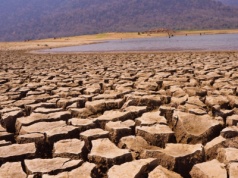 Afryka wysycha i dosłownie pęka na pół przez małą ilość wody w jeziorach