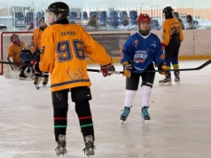 Hokejowa rywalizacja podcza II Turnieju im. Wiesława Jobczyka w Siedlcach
