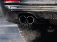 Połowa aut po 2035 roku w Europie wciąż spalinowa? UE zmienia zdanie