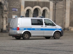 Pobicie w Tarnowskich Górach. Czterej policjanci z zarzutami. Zdradził ich głos?