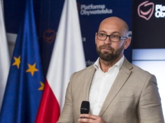 Burza o flagę na Zimowych Igrzyskach. Minister sportu zmieszany z błotem