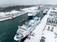 Lód na Bałtyku, odwołane rejsy, promy mogą pływać w konwojach