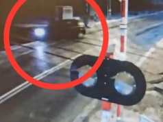 Pijany kierowca stoczył się na torowisko. Zablokował ruch kolejowy w środku nocy