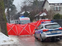 Wyszedł posypać oblodzony chodnik przed domem. Mężczyzna nie żyje