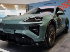 1156-konny SUV Porsche od razu trafił do najnowszego salonu w Polsce. Przyspiesza, jak topowe 911