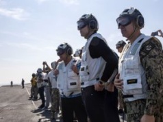 Sygnał dla Iranu? Witkoff i Kushner na USS Abraham Lincoln