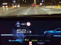 SUV chciał, żebym jechał 140 km na godz. w zabudowanym. Od razu wyłączam ten system