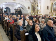 Czy Polacy odwracają się od Kościoła? Liczby mogą zaskakiwać