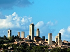 Nawet 20 stopni w marcu. W "średniowiecznym Manhattanie" zjesz najlepsze lody na świecie