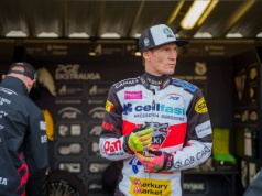 Żużel. Ostre starcie gwiazd Wilków w finale! Był upadek, Doyle odpuścił!