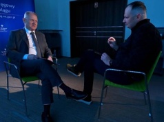 On, one i prokuratura. Miłosny trójkąt z oskarżeniami w tle