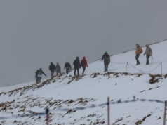 Tatry: trudne warunki turystyczne; lawinowa „dwójka” powyżej granicy lasu