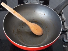 Chłoną wodę i tłuszcz. Wykonaj 3 kroki, a nie zamienią się w siedlisko bakterii i pleśni