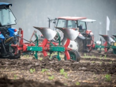 Spółka wzięła dotację na wyprodukowanie super-pługa. Maszyny nie stworzyła i wyprzedaje majątek