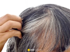 Nazywana jest "królową włosów". Naturalnie przyciemnia siwe pasma bez odrostu