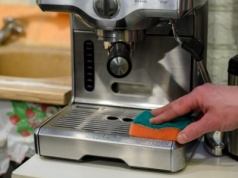 Ekspres do kawy czyszczę tylko w ten sposób. Aż lśni czystością