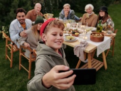 Jak wygląda dziedziczenie mieszkania po rodzicach bez testamentu? Zasady, formalności i podatki