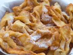 Zajadamy się, bo myślimy, że są lżejsze od pączków. Takie są skutki dla organizmu