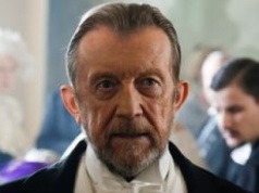 Edward Linde-Lubaszenko miał TRUDNE dzieciństwo. Prawdę o biologicznym ojcu odkrył po latach