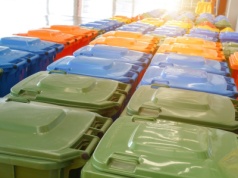 Śmieciowy absurd? UE proponuje 11 kolorów segregacji odpadów