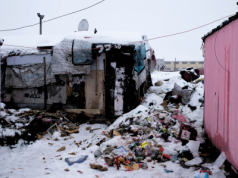 Romskie chaty na zboczach gór śmieci. Życie tu szkodzi zdrowiu i poczuciu własnej wartości