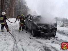 W trakcie jazdy Jeep stanął w płomieniach. Auto spłonęło doszczętnie