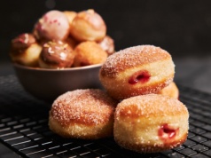 Pączek czy faworki – co ma mniej kalorii? Sprawdź, co wybrać na tłusty czwartek