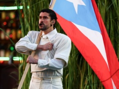 Gwar, muzyka, kolory i wezwanie do jedności. Bad Bunny podczas LX Super Bowl